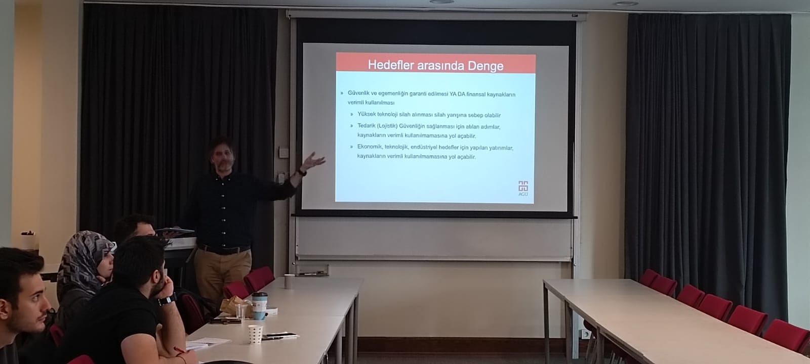 dr-caglar-kurc-delivered-a-lecture-as-part-of-ikv-s-international-foreign-policy-defence-and-security-school
